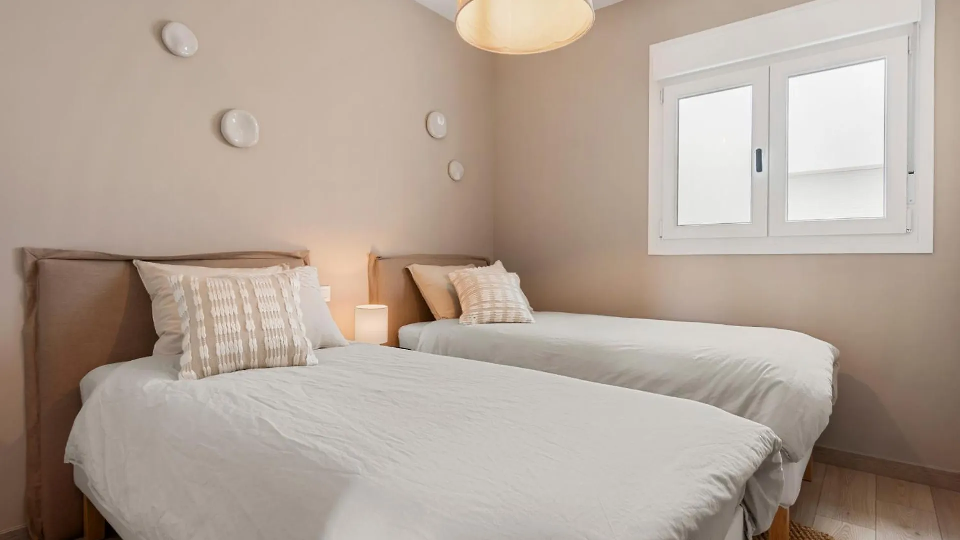 Brand New Chic Apartment - City, Pool & Beach Estepona