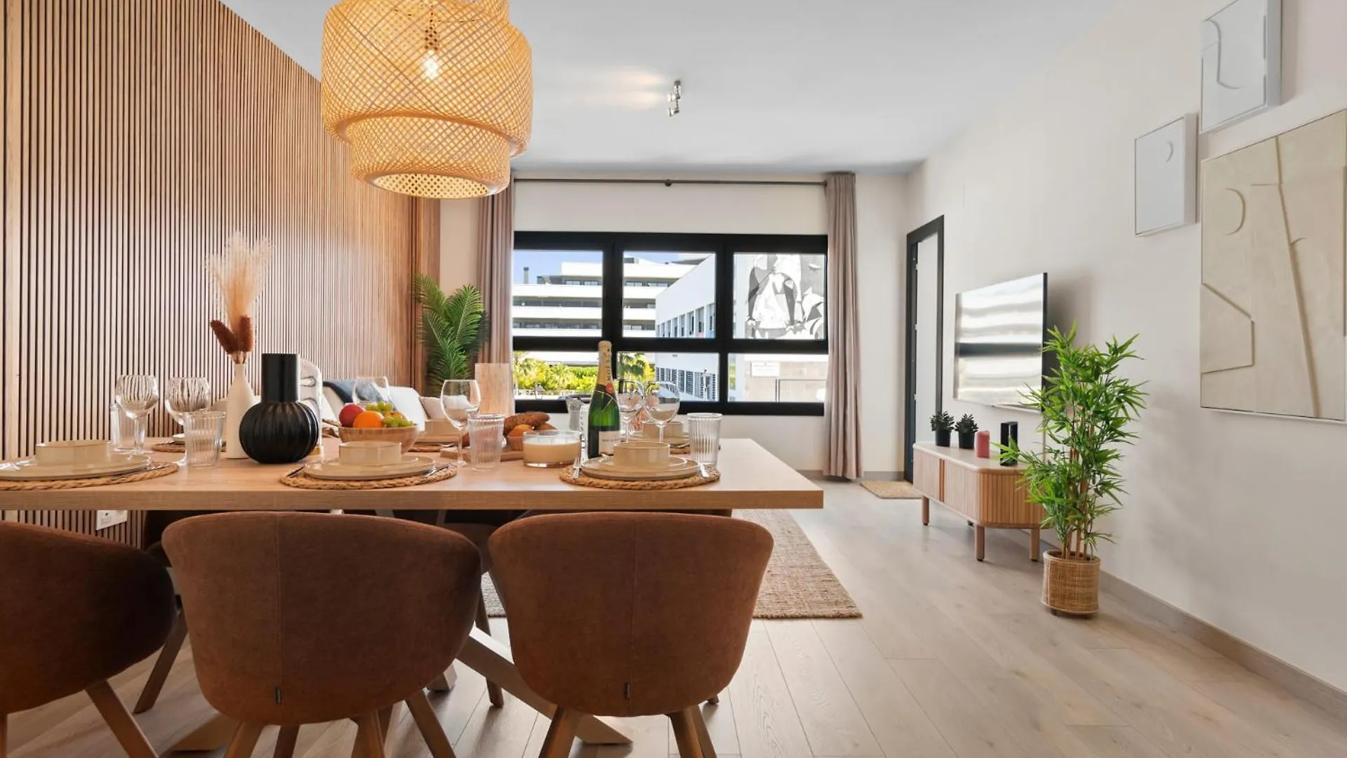 Brand New Chic Apartment - City, Pool & Beach Estepona