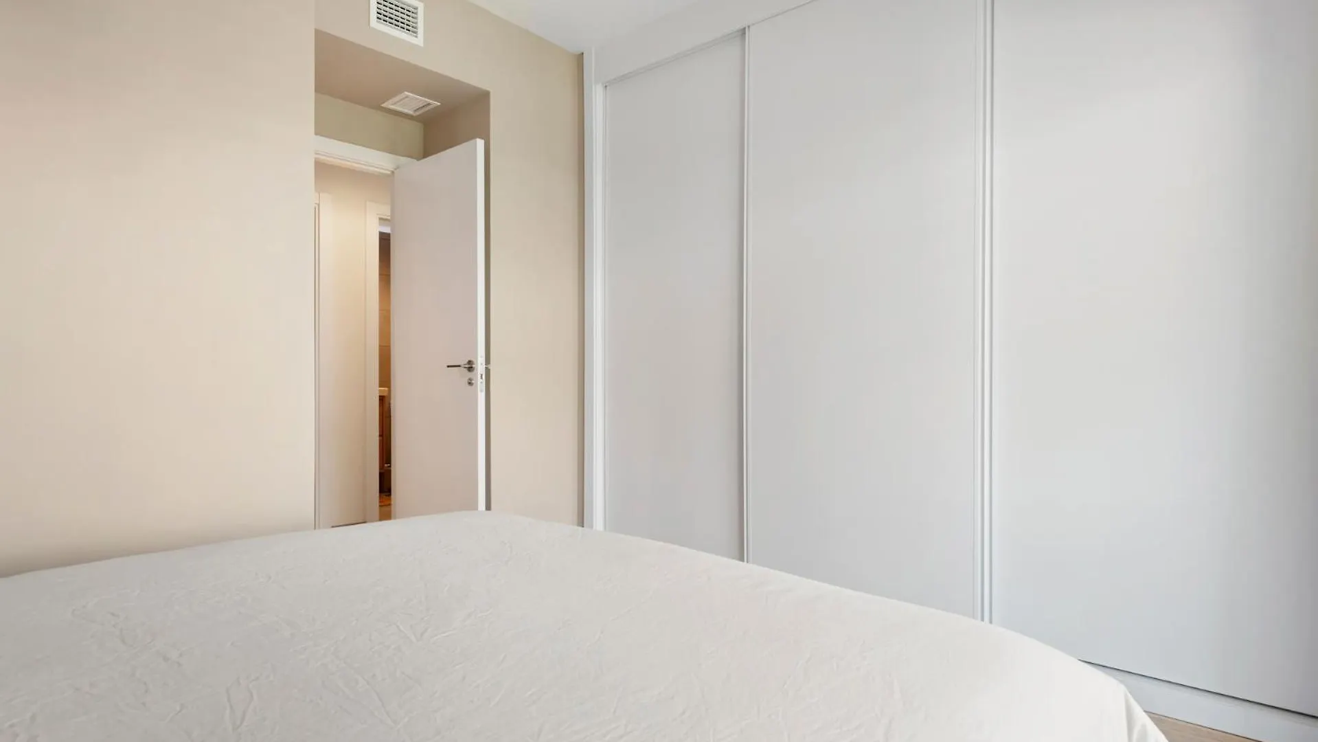 Brand New Chic Apartment - City, Pool & Beach Estepona