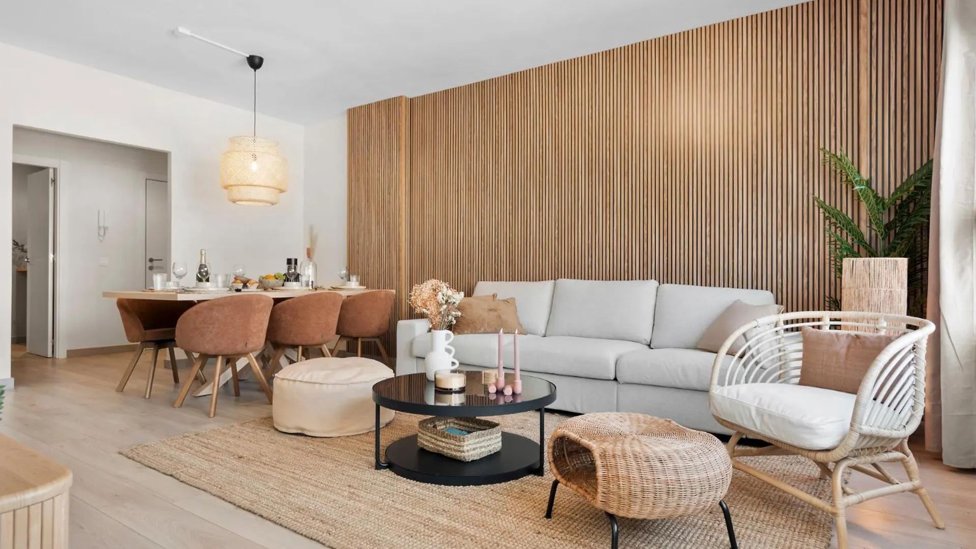 Brand New Chic Apartment - City, Pool & Beach Estepona