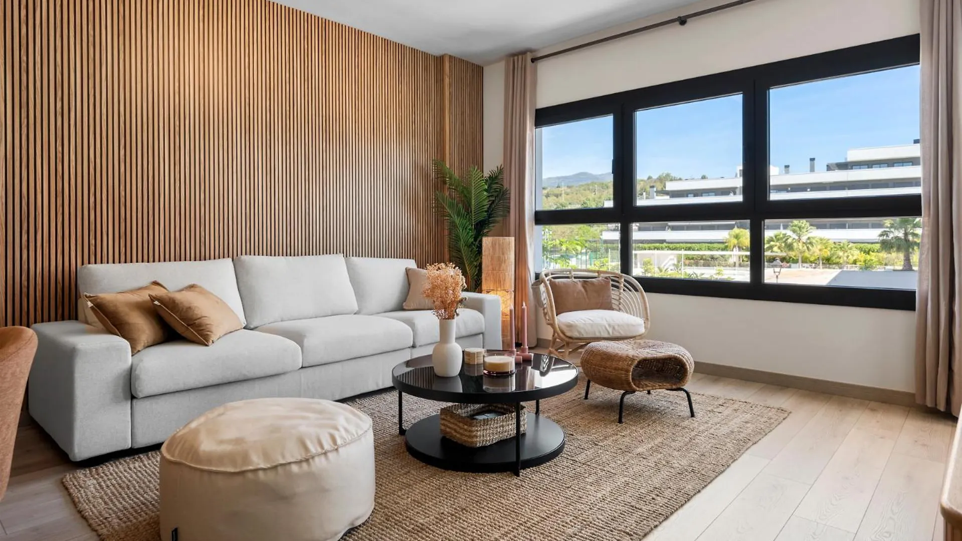 Brand New Chic Apartment - City, Pool & Beach Estepona