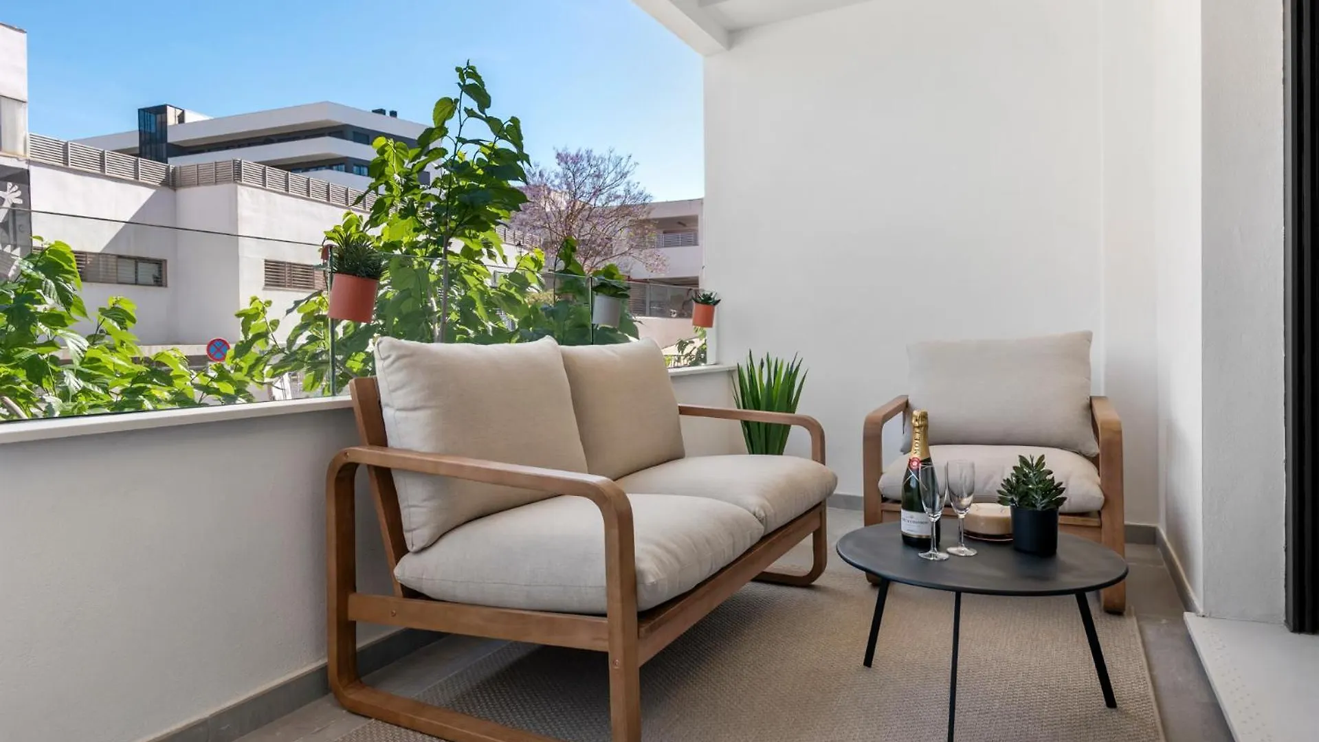 Brand New Chic Apartment - City, Pool & Beach Estepona