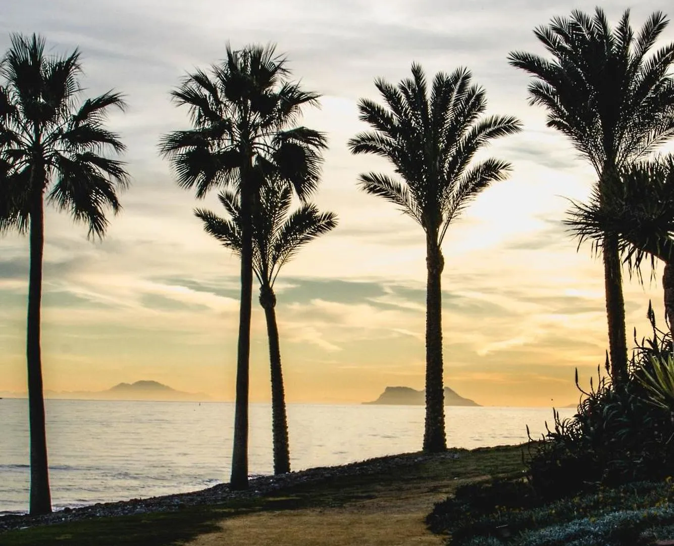 Brand New Chic Apartment - City, Pool & Beach Estepona