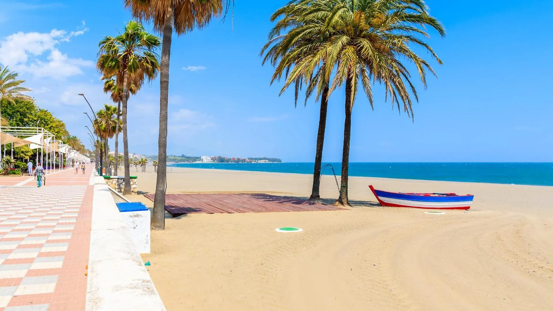 Brand New Chic Apartment - City, Pool & Beach Estepona