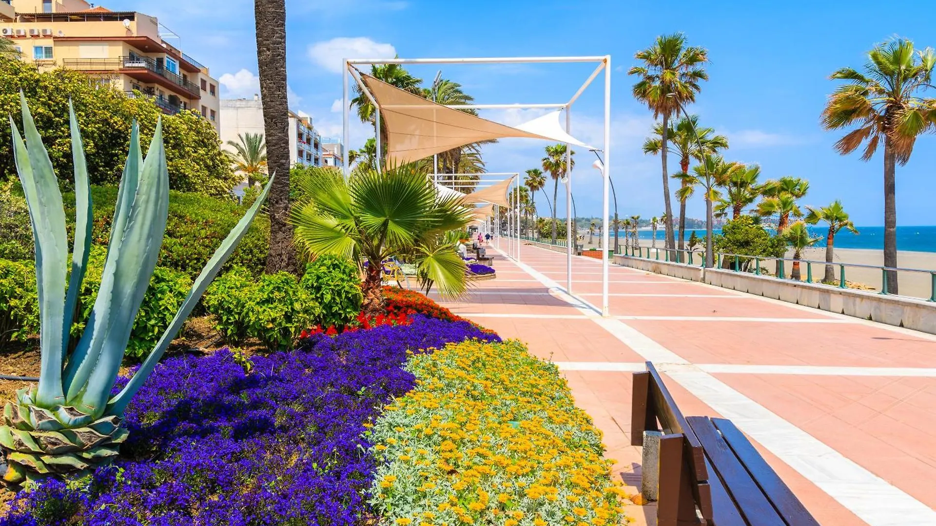 Brand New Chic Apartment - City, Pool & Beach Estepona